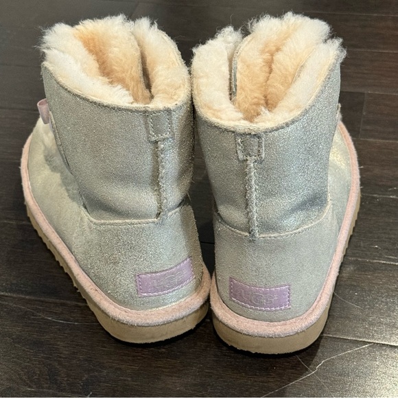 Girls Uggs Gita Silver Metallic boots - Picture 5 of 11